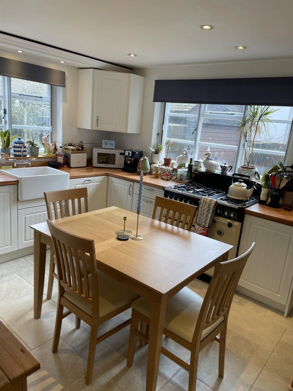 Photo 5: Kitchen