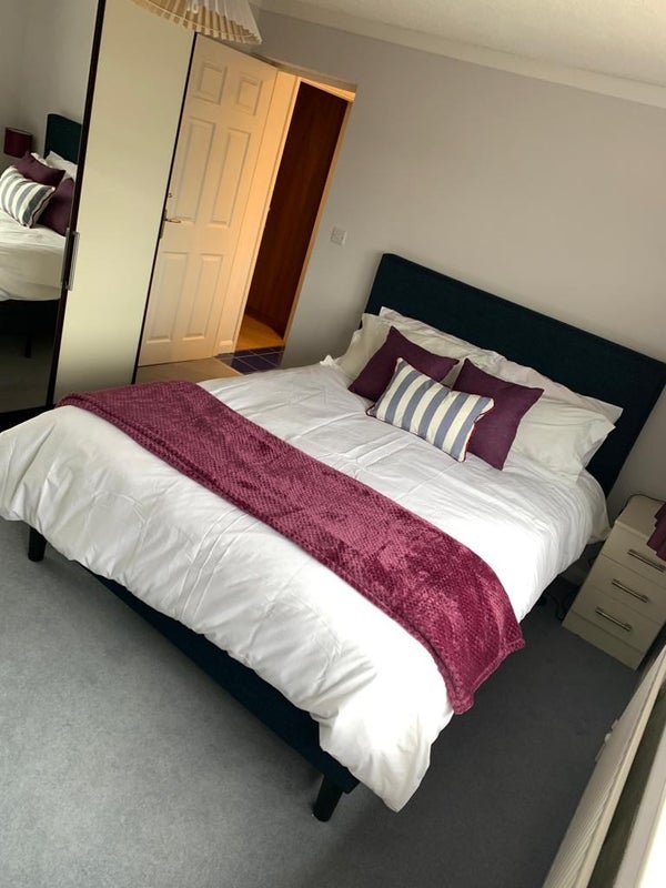 Photo 1: bedroom with fitted wardrobes