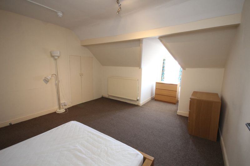 Photo 9: Room 2 (£550.00)