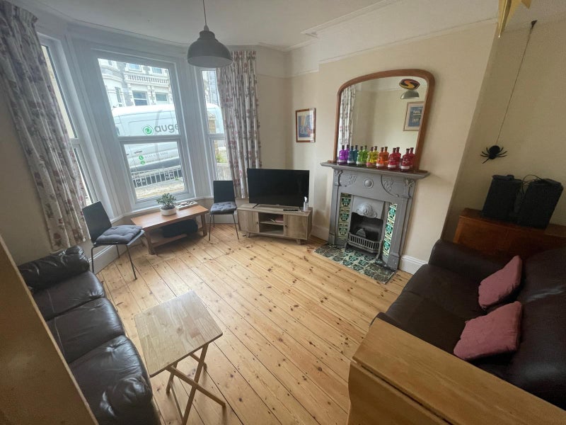 Photo 1: shared lounge