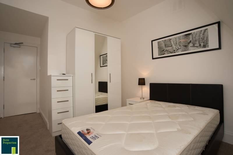 Photo 1: Bedroom 4 £925PCM - available 19/07/2025