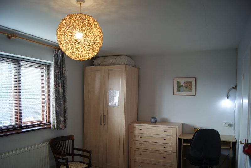 Photo 2: Ensuite room