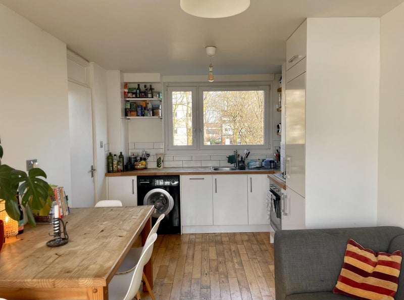 Photo 1: Kitchen/dining/living room