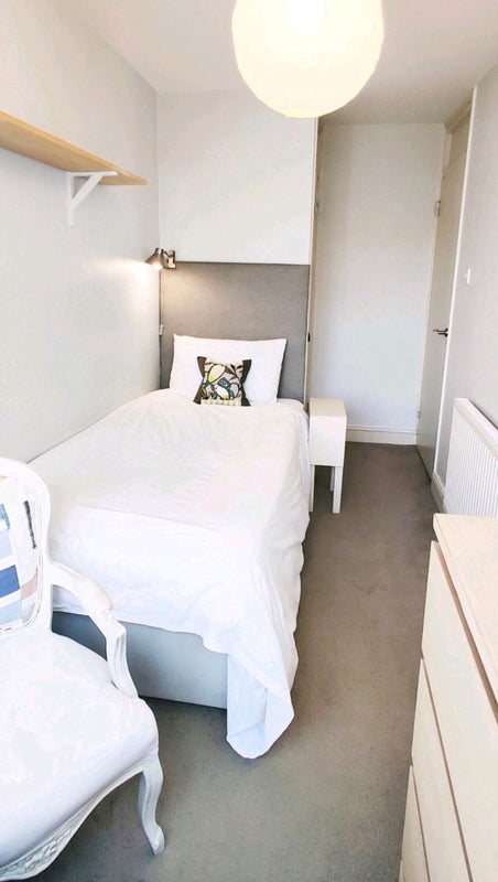 Photo 1: Single Bedroom 01