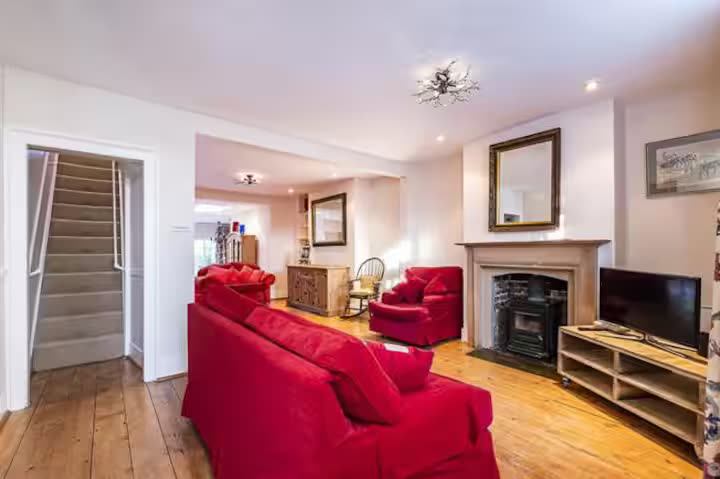 Photo 1: living room