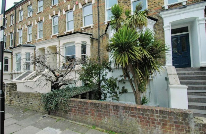 Photo 1: flat on middle floor