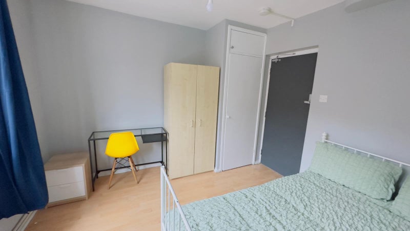 Photo 1: Room 4- Available from 01/04/2025 - £780