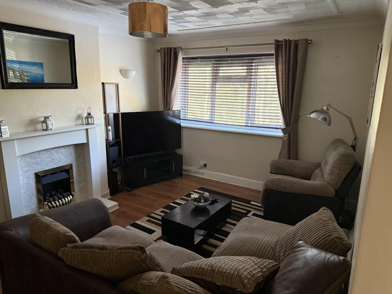 Photo 1: Lounge Area