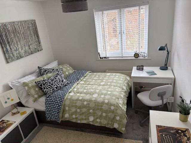 Photo 1: Large bright double room 