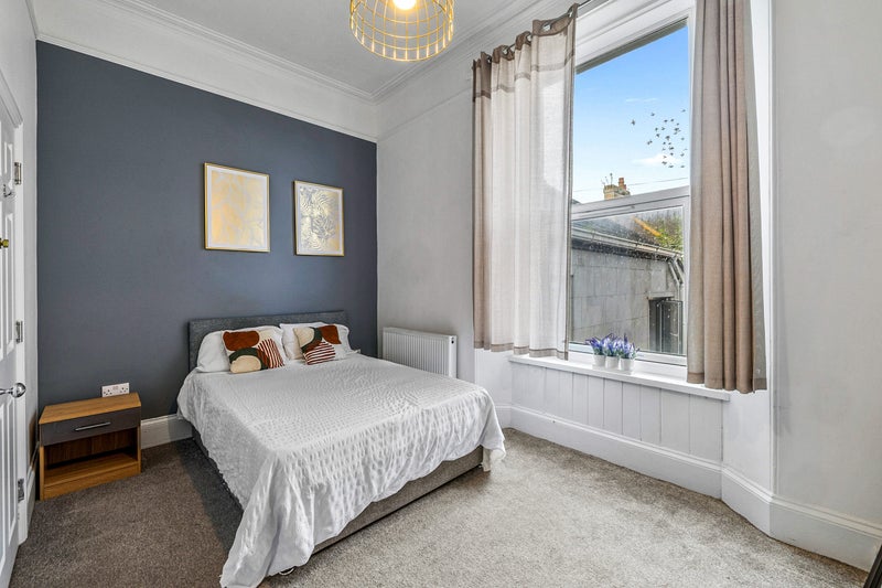Photo 3: Room 4 En-suite