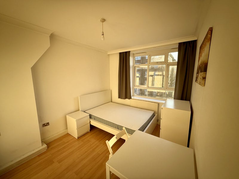 Photo 1: 2 Rooms In The Same Flat Available Now!