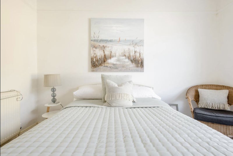 Photo 1: Double bedroom