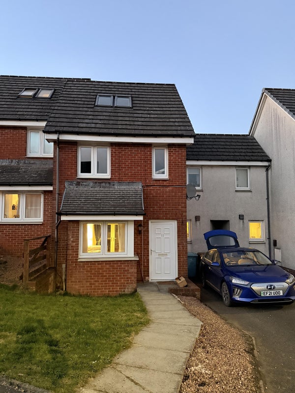 Photo 1: Front house view