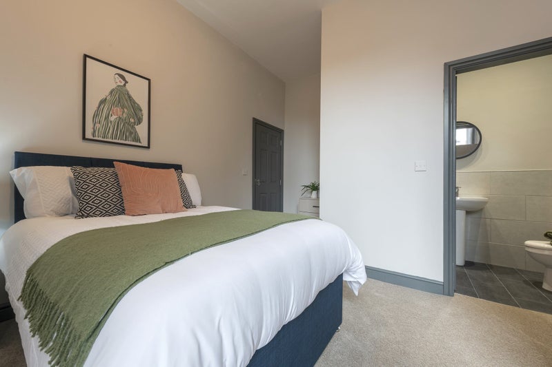 Photo 1: Room 2 - AVAILABLE £450 pcm