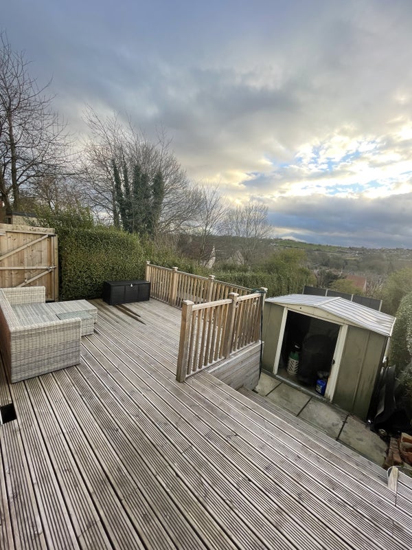 Photo 1: Large south facing garden