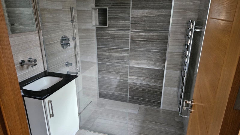 Photo 3: 