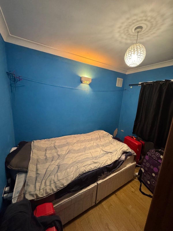 Photo 1: Single room