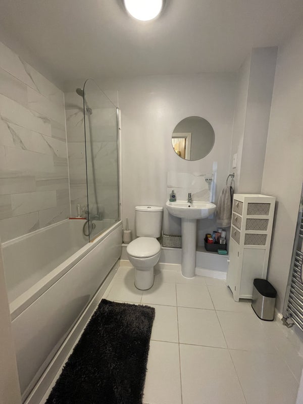 Photo 6: Own bathroom