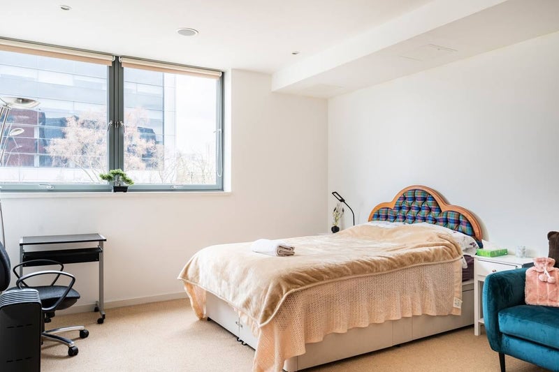 Photo 1: Bedroom