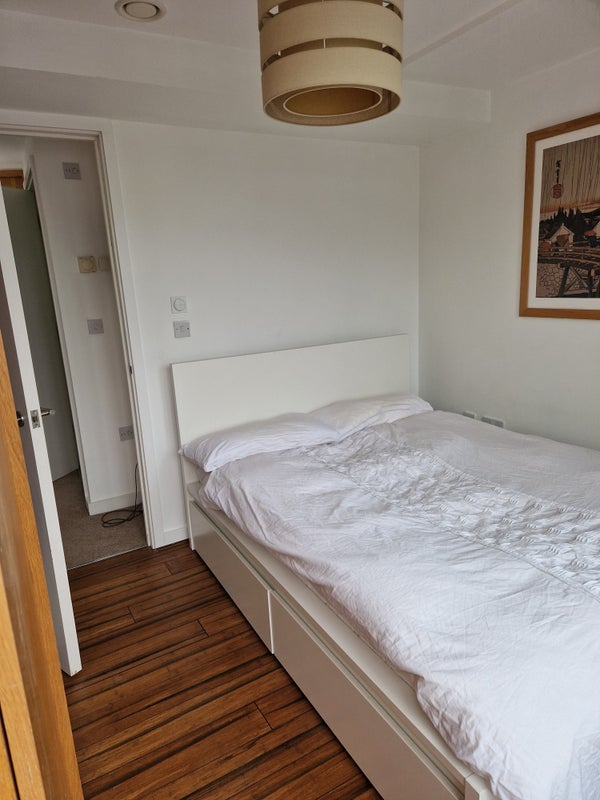 Photo 2: Double bedroom with wardrobe