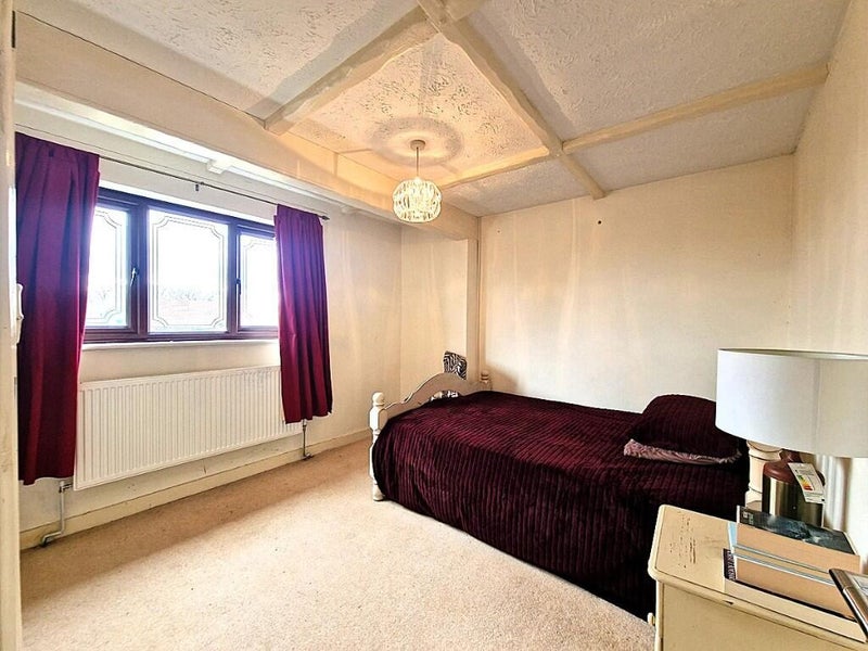Photo 1: Bedtoom 1 View 1