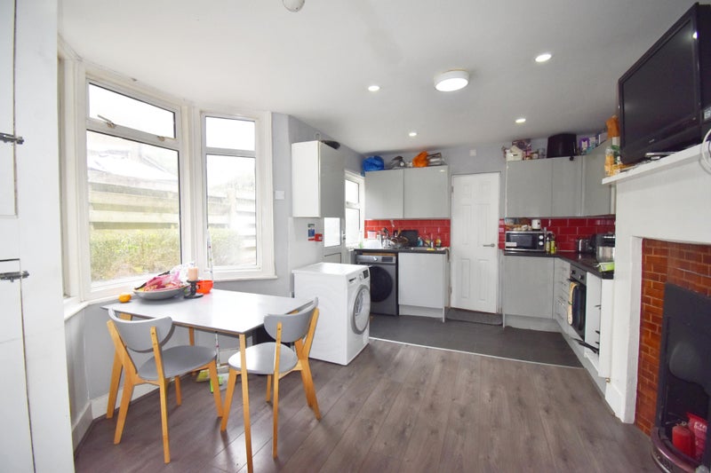 Photo 1: Fantastic large shared kitchen / diner