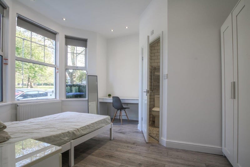 Photo 1: Room 1