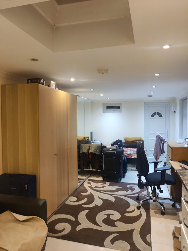 'Spacious Independent Studio - All Bills included' Room to Rent from ...