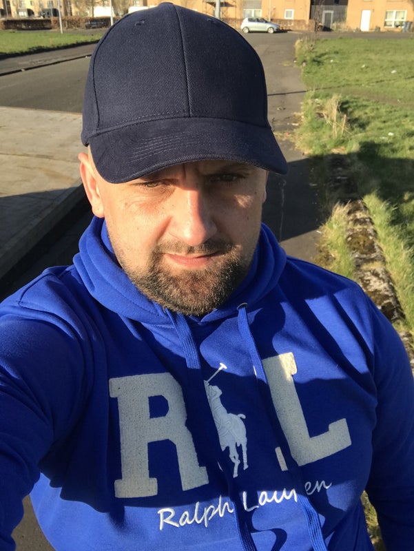 Photo 1: Hi I loking room with contract 