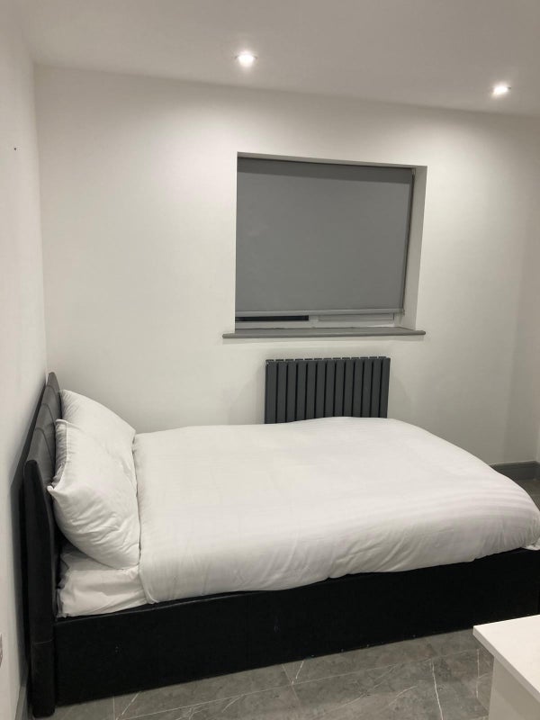 Photo 1: Room C: Double room ensuite – £825 per month