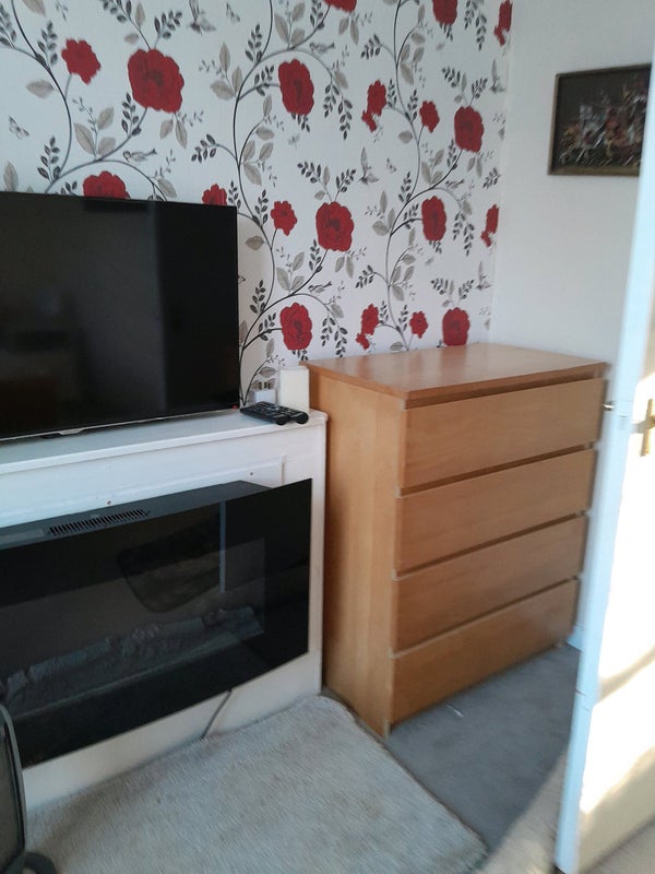 Photo 1: Room