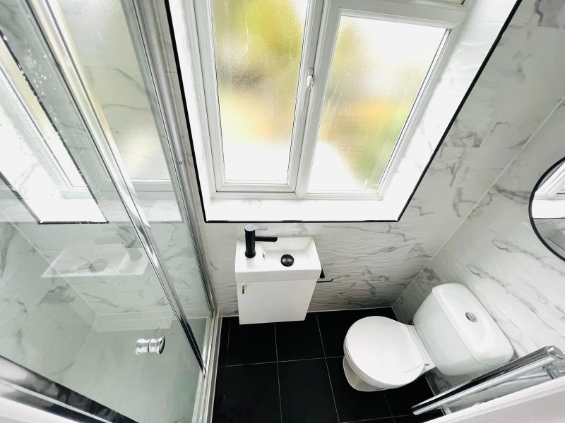 Photo 8: Ensuite 4