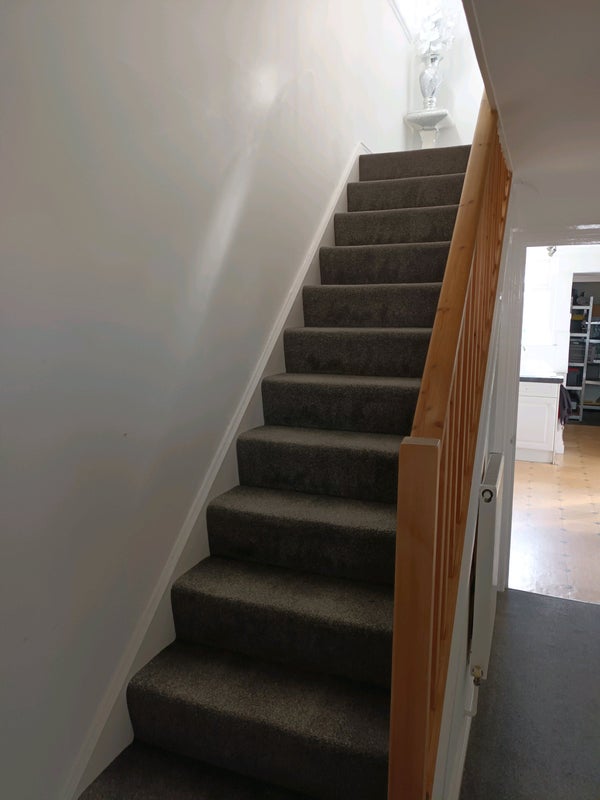 Photo 4: Staircase