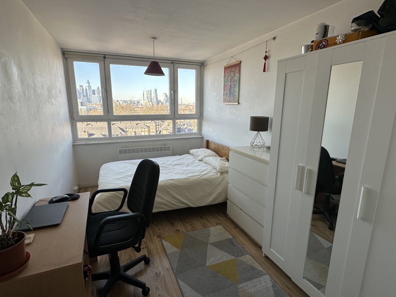 Photo 1: Room for rent