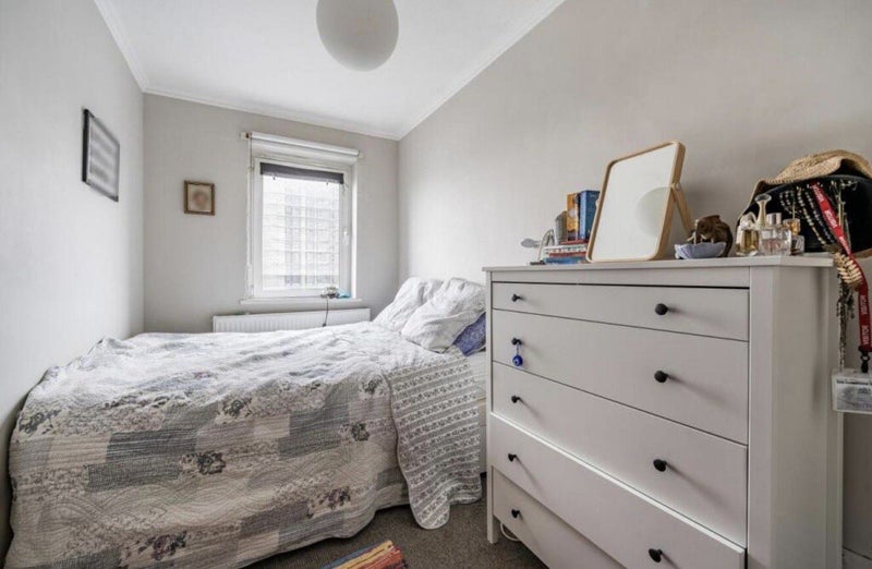 Photo 1: Cosy  double room (chest of drawers not included)