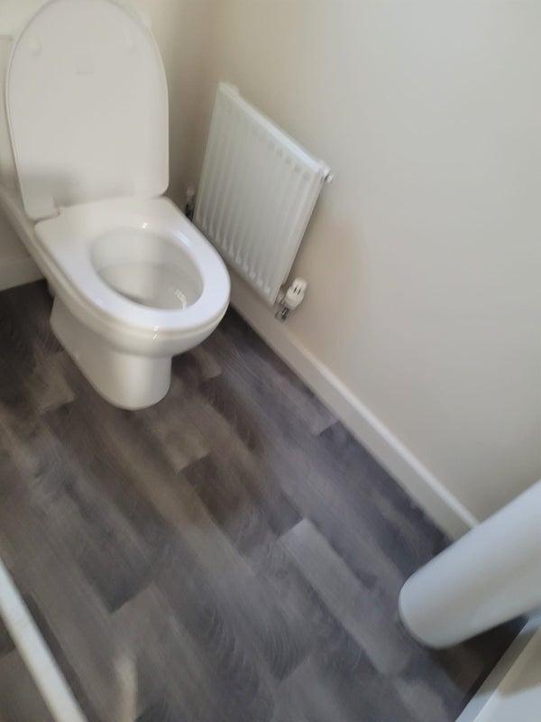 Photo 1: Ground floor toilet: Visitor's toilet