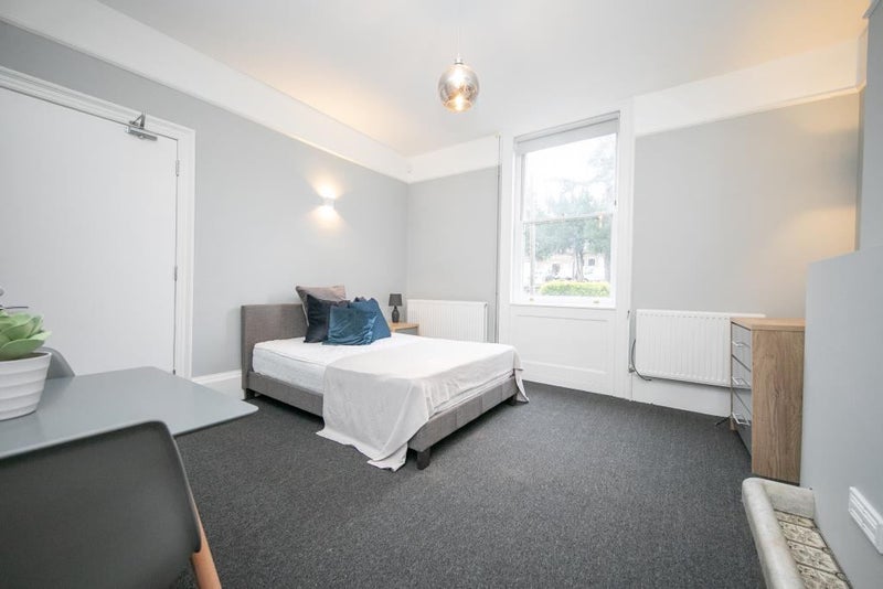 Photo 1: ROOM 1