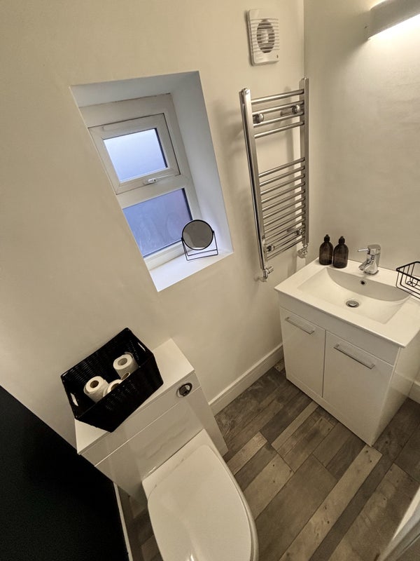 Photo 12: Downstairs Toilet
