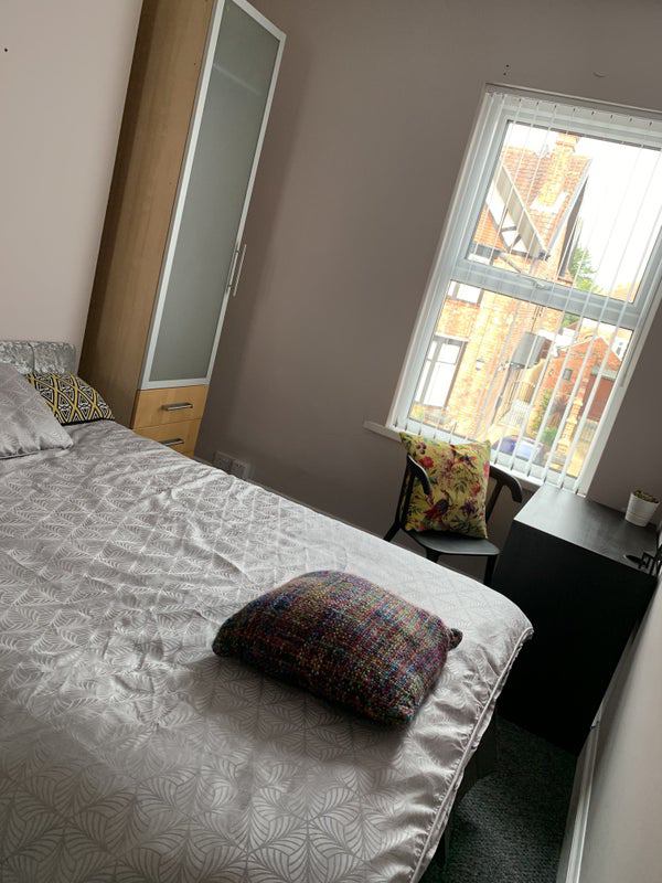 Photo 1: Bedroom 3