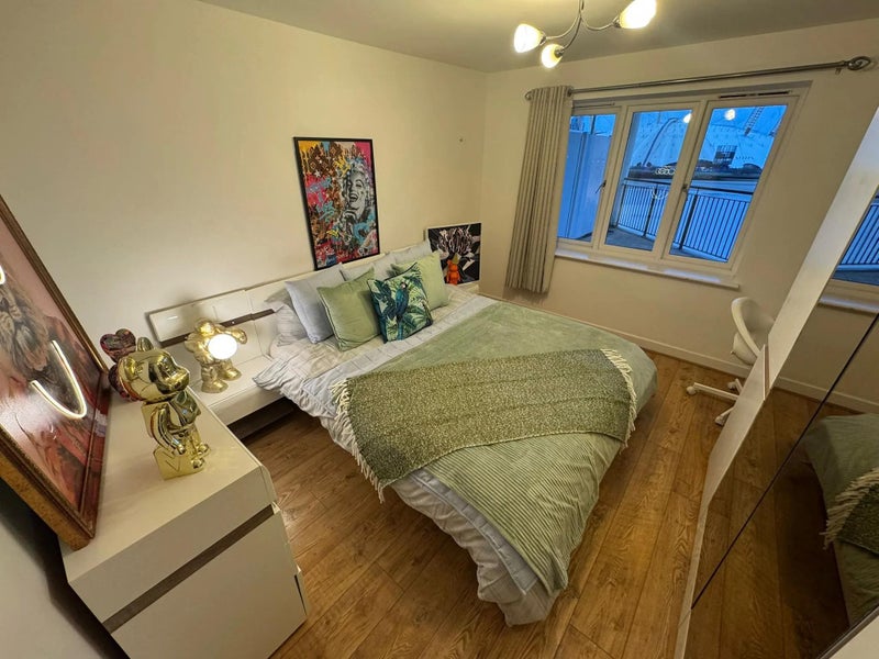 Photo 1: Ensuite Bedroom