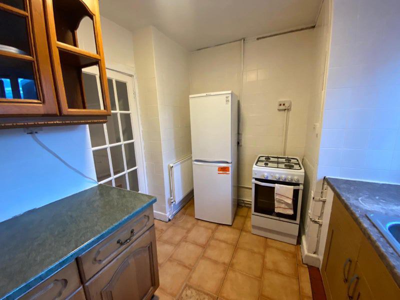 Photo 9: Shared Kitchen