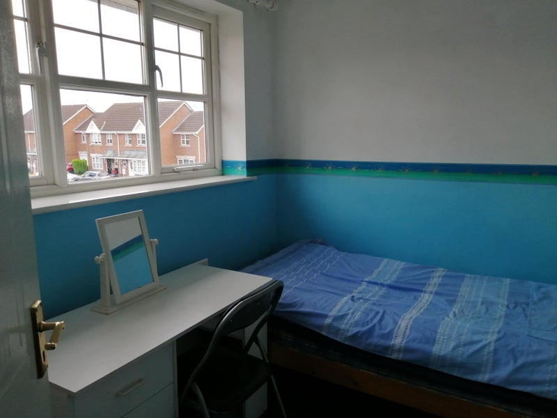 Photo 8: Bedroom 4
