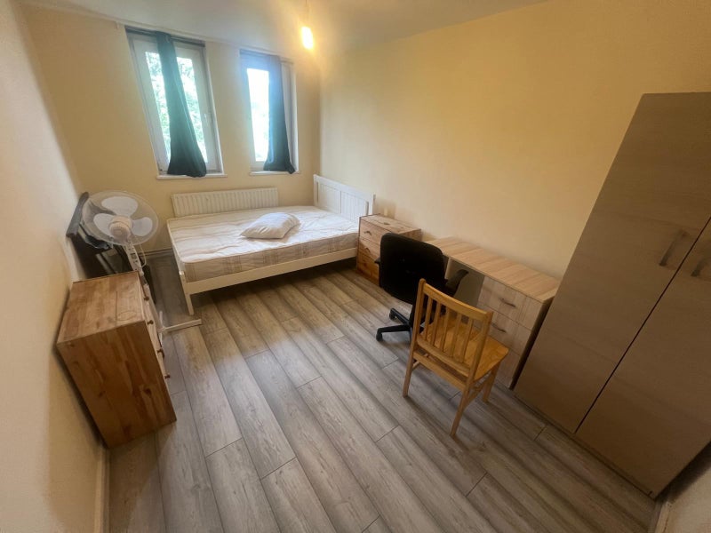 Photo 1: £254pw with all bills included