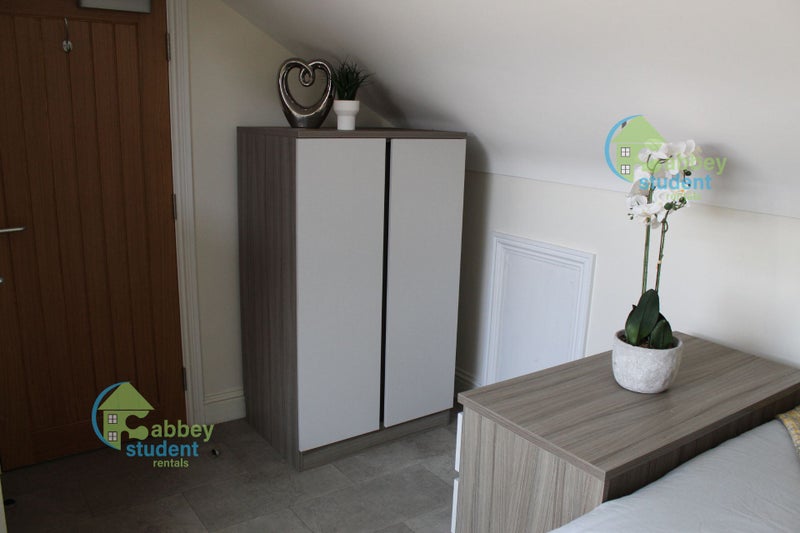 Photo 4: Studio 7