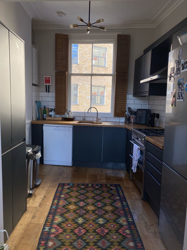 Photo 6: Kitchen