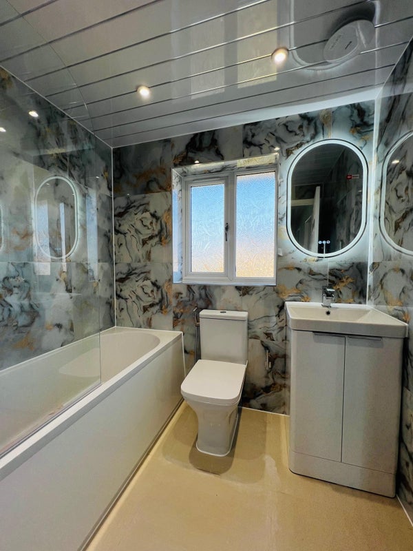Photo 1: Bathroom