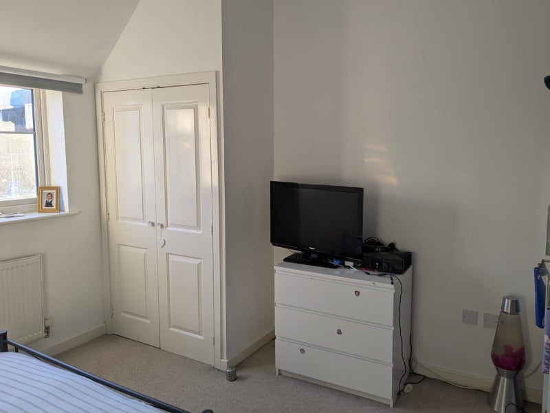 Photo 4: Double bedroom 