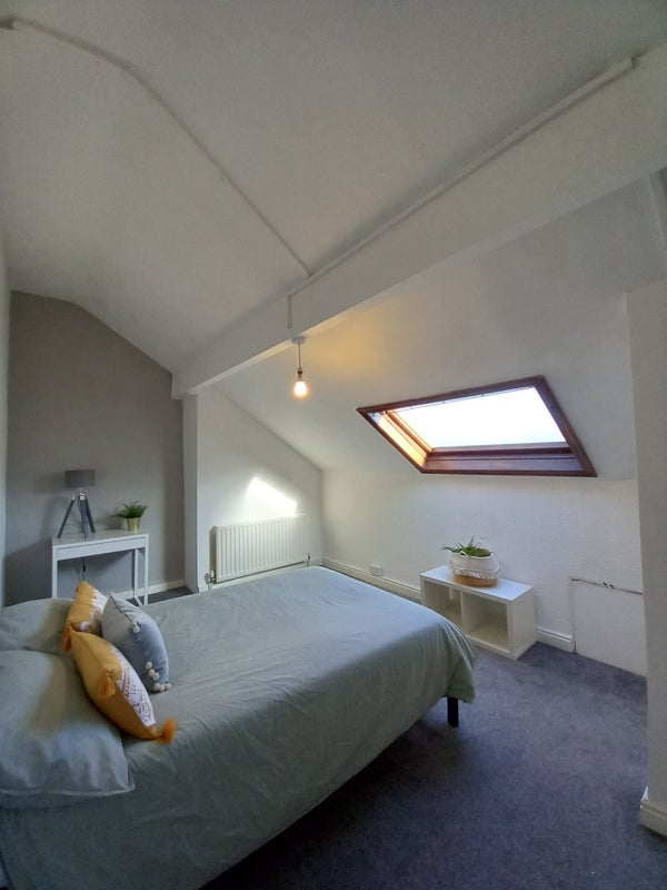 Photo 12: Rm 2 - £370pcm avail 15.04.25