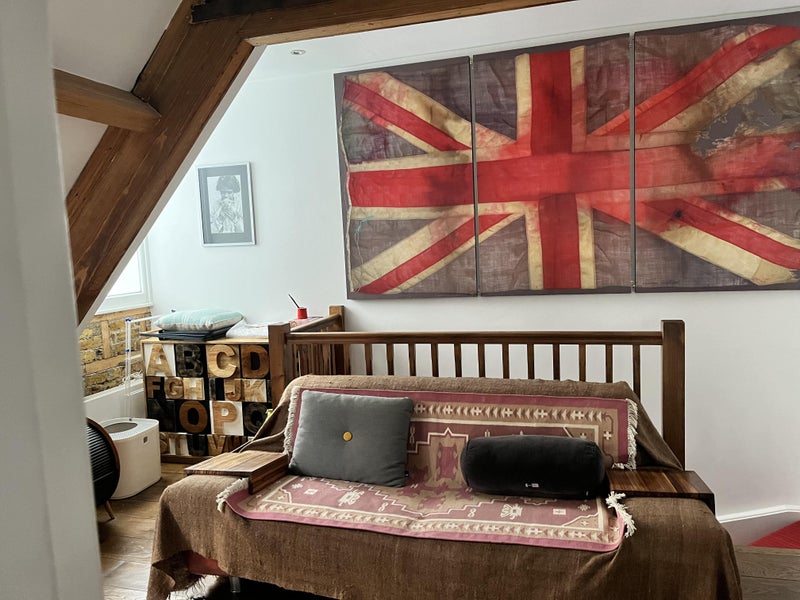 Photo 2: Snug