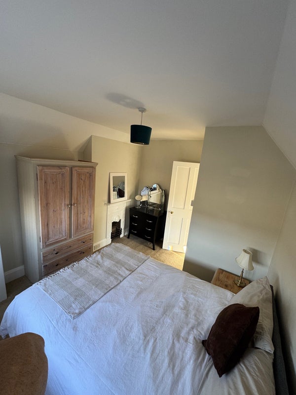 Photo 1: Bedroom